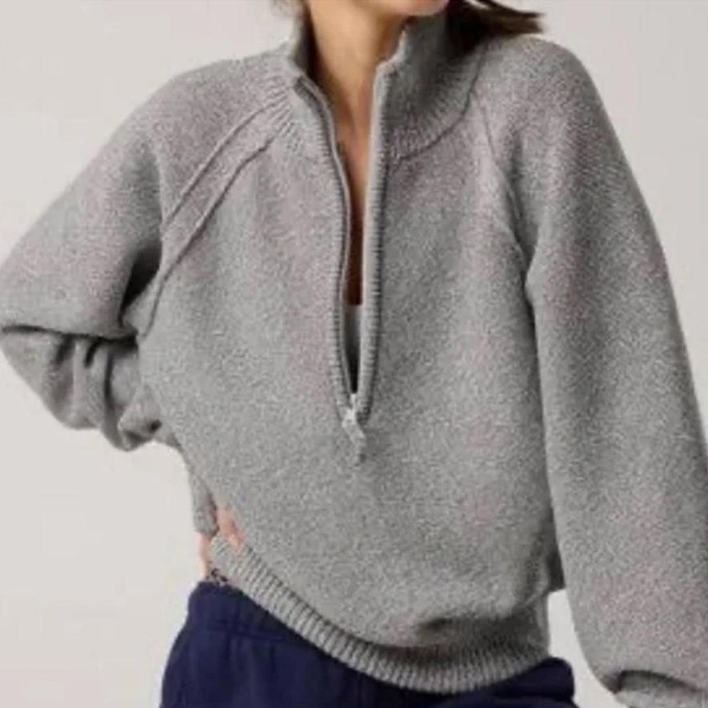OFFLINE by Aerie Knit Hoodie / Sweater – Size M/M